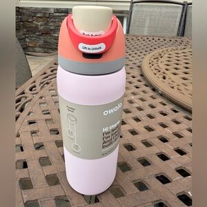 NWT- Owala 32oz Stainless Steel FreeSip Spout Water Bottle- Peachy Rose